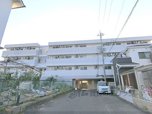 京都府京田辺市薪小山 4階建