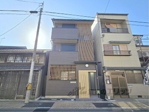 京都府京都市東山区本町１６丁目  3階建