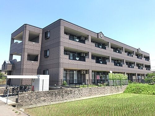 コンフォール前田ＩＩＩ 3階建