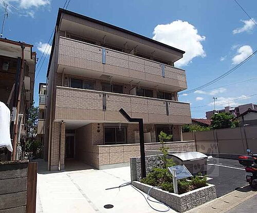 京都府京都市右京区太秦堀ケ内町 築10年6ヶ月 3階建