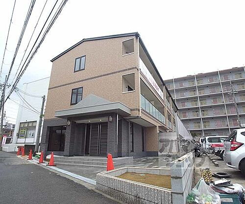 京都府京都市右京区嵯峨広沢南下馬野町 築6年11ヶ月 3階建