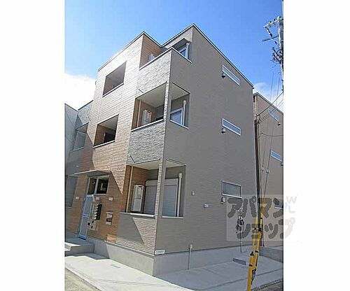 京都府京都市伏見区深草平田町 築4年10ヶ月 3階建