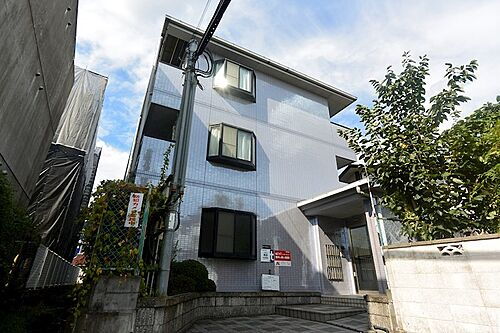 大阪府枚方市交北１丁目 築32年1ヶ月 3階建
