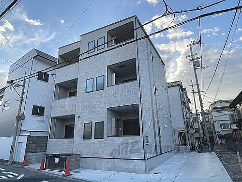 京都府京都市伏見区竹田狩賀町  3階建