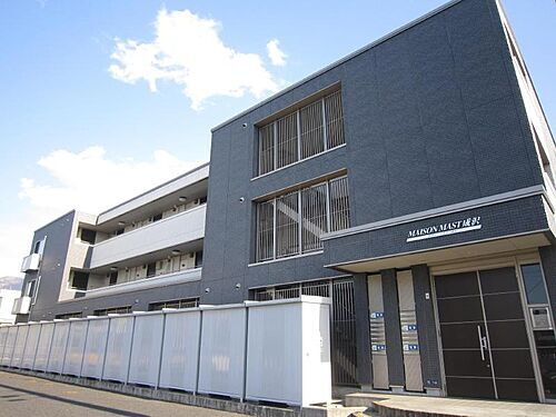 山形県山形市成沢西２丁目 3階建 築17年10ヶ月