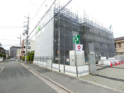 兵庫県西宮市鳴尾町２丁目 3階建