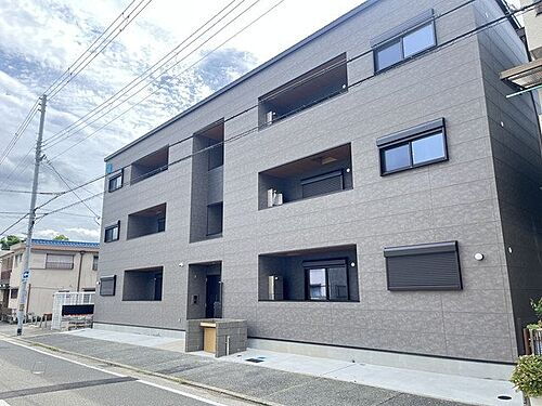 兵庫県尼崎市尾浜町２丁目  3階建