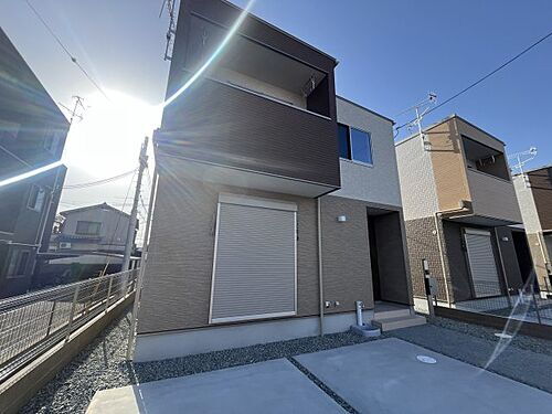 兵庫県伊丹市東野２丁目  2階建