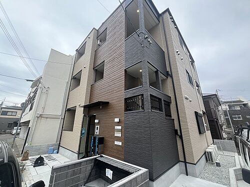 兵庫県神戸市兵庫区荒田町３丁目 築1年未満 3階建