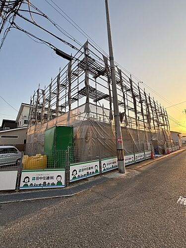 兵庫県伊丹市荒牧５丁目  3階建