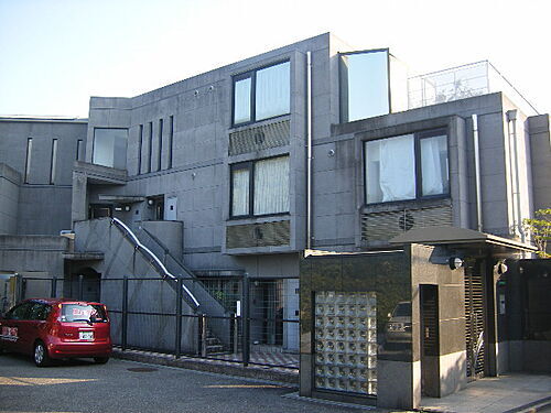 兵庫県芦屋市山芦屋町 3階建 築36年