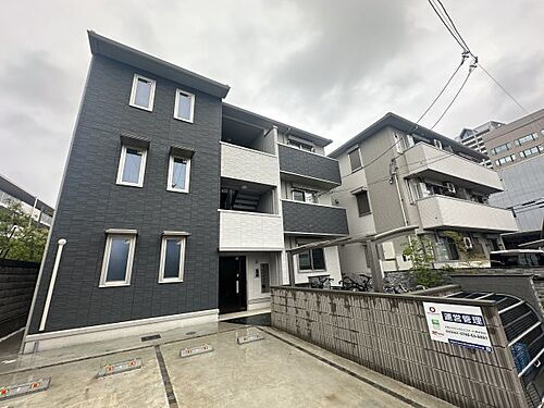 兵庫県西宮市松原町 築1年11ヶ月 3階建