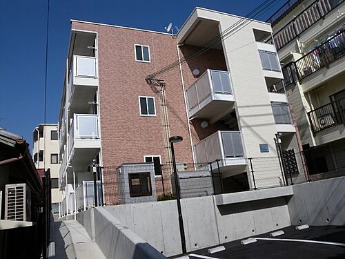 兵庫県神戸市灘区大内通４丁目 築15年5ヶ月 3階建