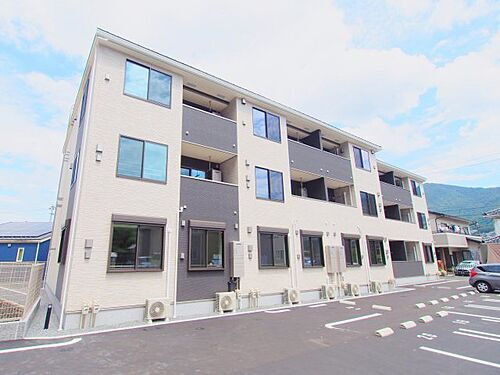 広島県安芸郡海田町三迫１丁目 3階建 築1年