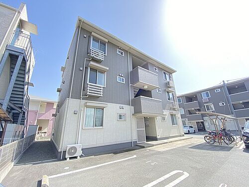 シャンテピエールＩＩ　Ｂ棟 3階建