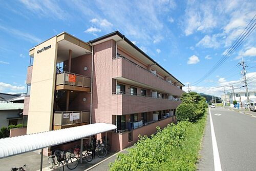 広島県広島市安佐南区西原９丁目 3階建