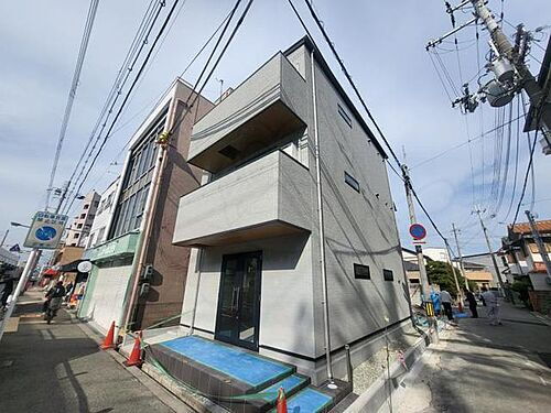 兵庫県尼崎市東園田町５丁目  3階建