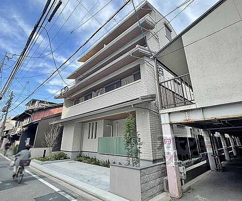 京都府京都市中京区新シ町通錦小路下る藤岡町 4階建 