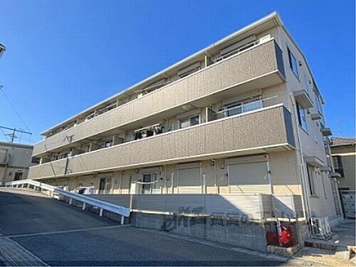 滋賀県大津市一里山４丁目 築9年10ヶ月 3階建