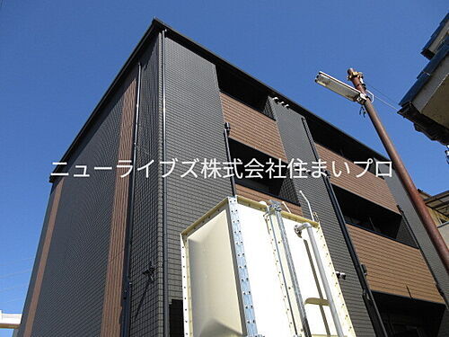 大阪府寝屋川市桜木町  3階建