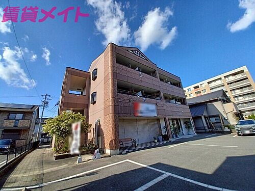 三重県松阪市嬉野中川新町２丁目 3階建