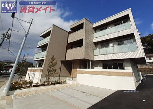 三重県松阪市殿町 3階建