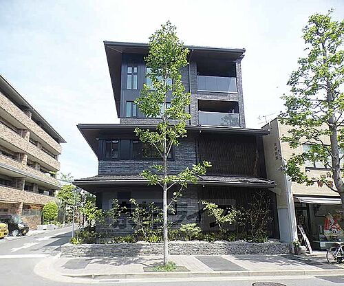 京都府京都市左京区岡崎円勝寺町 築1年未満 4階建