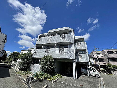 大阪府池田市石橋２丁目 3階建
