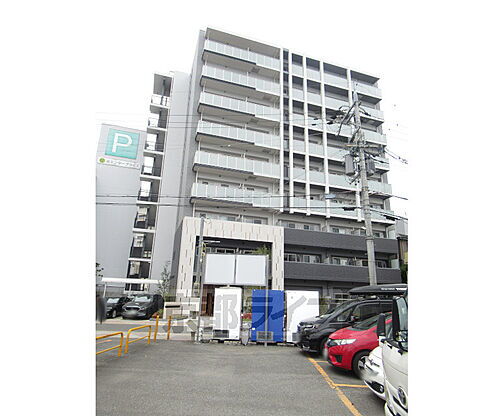 大阪府枚方市岡本町 9階建