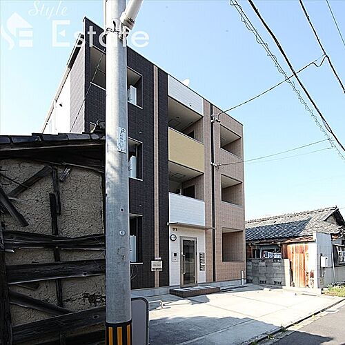 愛知県名古屋市中村区大秋町２丁目 築9年12ヶ月 3階建