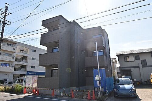 愛知県名古屋市中村区並木１丁目  3階建