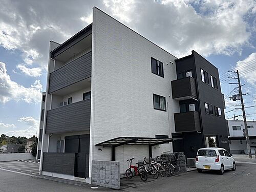 兵庫県三木市志染町東自由が丘１丁目 賃貸アパート