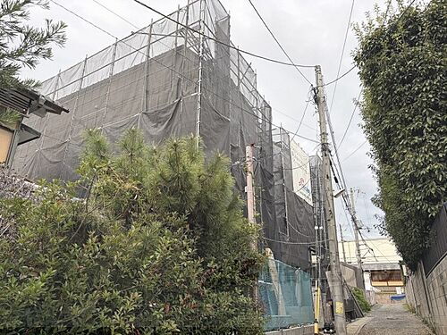 京都府京都市右京区太秦西蜂岡町  3階建