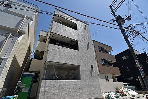 大阪府豊中市服部南町３丁目 3階建