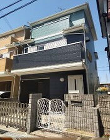 大阪府和泉市富秋町 2階建