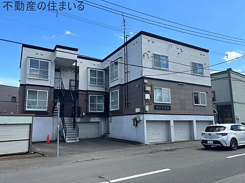 北海道札幌市南区石山一条２丁目 3階建 築31年8ヶ月