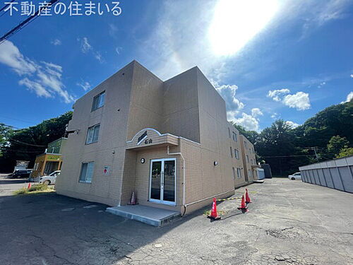 北海道札幌市南区石山東７丁目 3階建