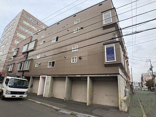 北海道札幌市中央区南九条西１１丁目 3階建