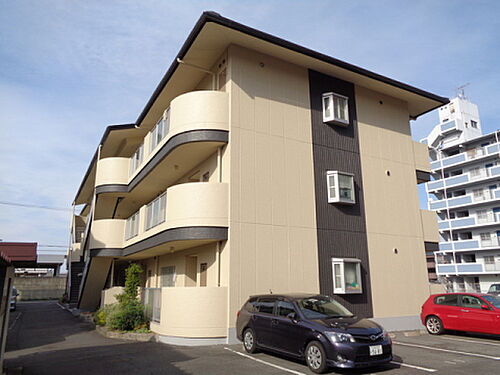 滋賀県守山市勝部５丁目 築32年9ヶ月 3階建