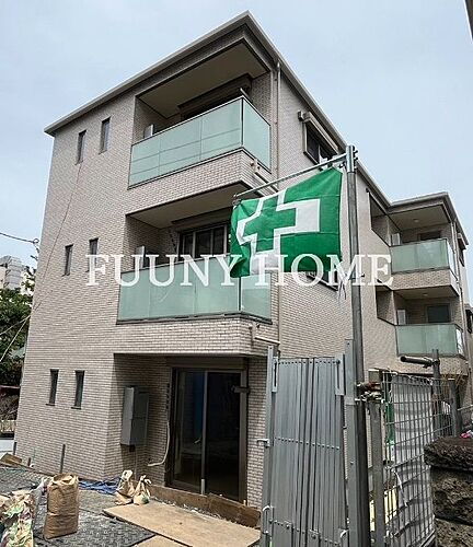 東京都世田谷区下馬５丁目 3階建 