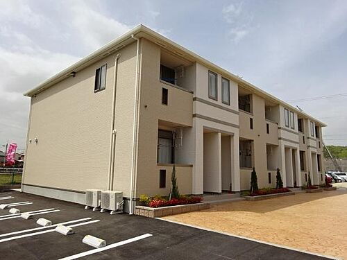 兵庫県三木市平田２丁目 築7年9ヶ月 2階建