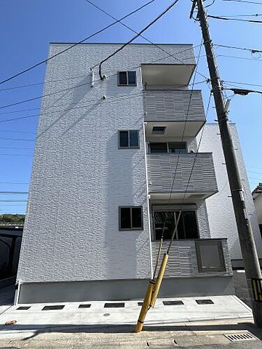 シャロム周船寺 3階建