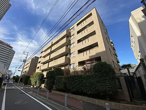 東京都新宿区市谷仲之町 6階建