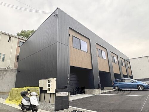 大阪府枚方市岡南町  2階建