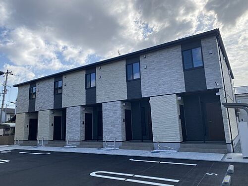 兵庫県姫路市亀山２丁目 2階建