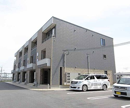 滋賀県大津市本堅田６丁目 3階建 築4年10ヶ月