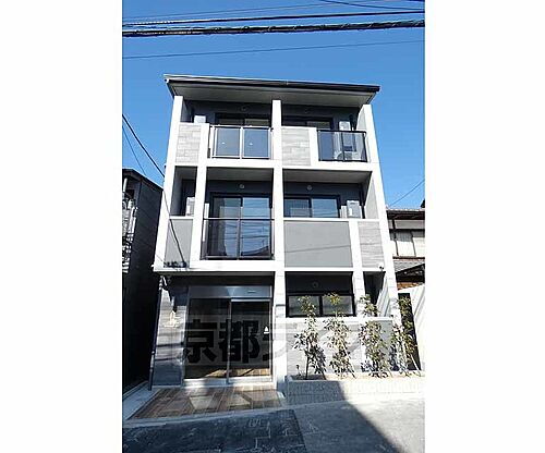 京都府京都市東山区下馬町 築2年10ヶ月 3階建