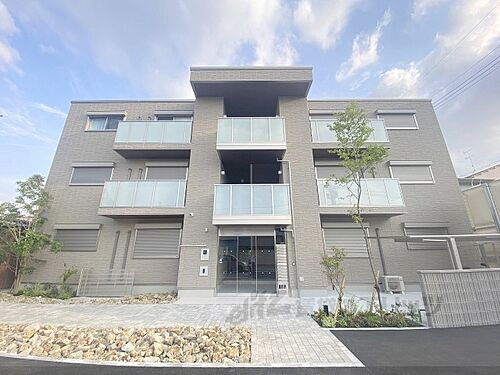 奈良県大和高田市片塩町 築1年7ヶ月 3階建