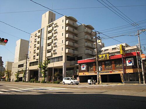 広島県広島市中区西川口町 8階建