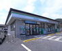 サン嵐山 ファミリーマート松尾大社前店まで860m 松尾橋と松尾大社の鳥居の間に位置します。駐車場も広いですよ。